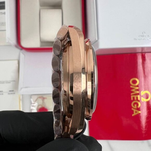 Moonwatch- Speedmaster Rose gold - Picture 7 of 9